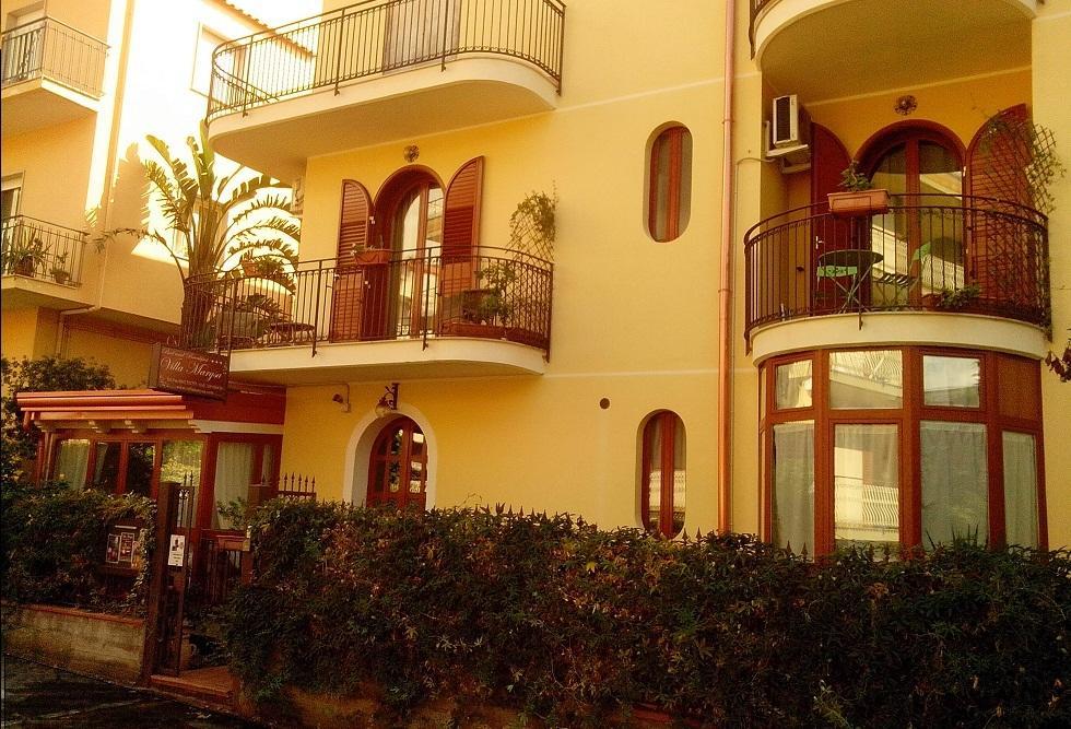 Villa Marysa Studio Apartment Giardini Naxos Luaran gambar
